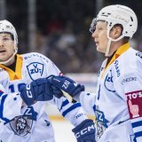 Le Suédois Niklas Hansson (à gauche sur l'image) quitte Zoug de manière prématurée. (Archives) KEYSTONE/TIL BUERGY